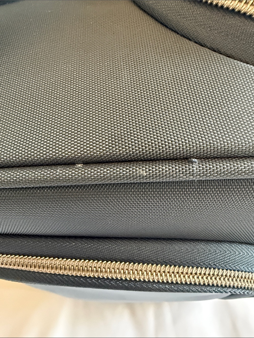 London Fog Under-the-Seat Carry-On Luggage  Bag Hartford II Collection Unisex - Picture 13 of 16